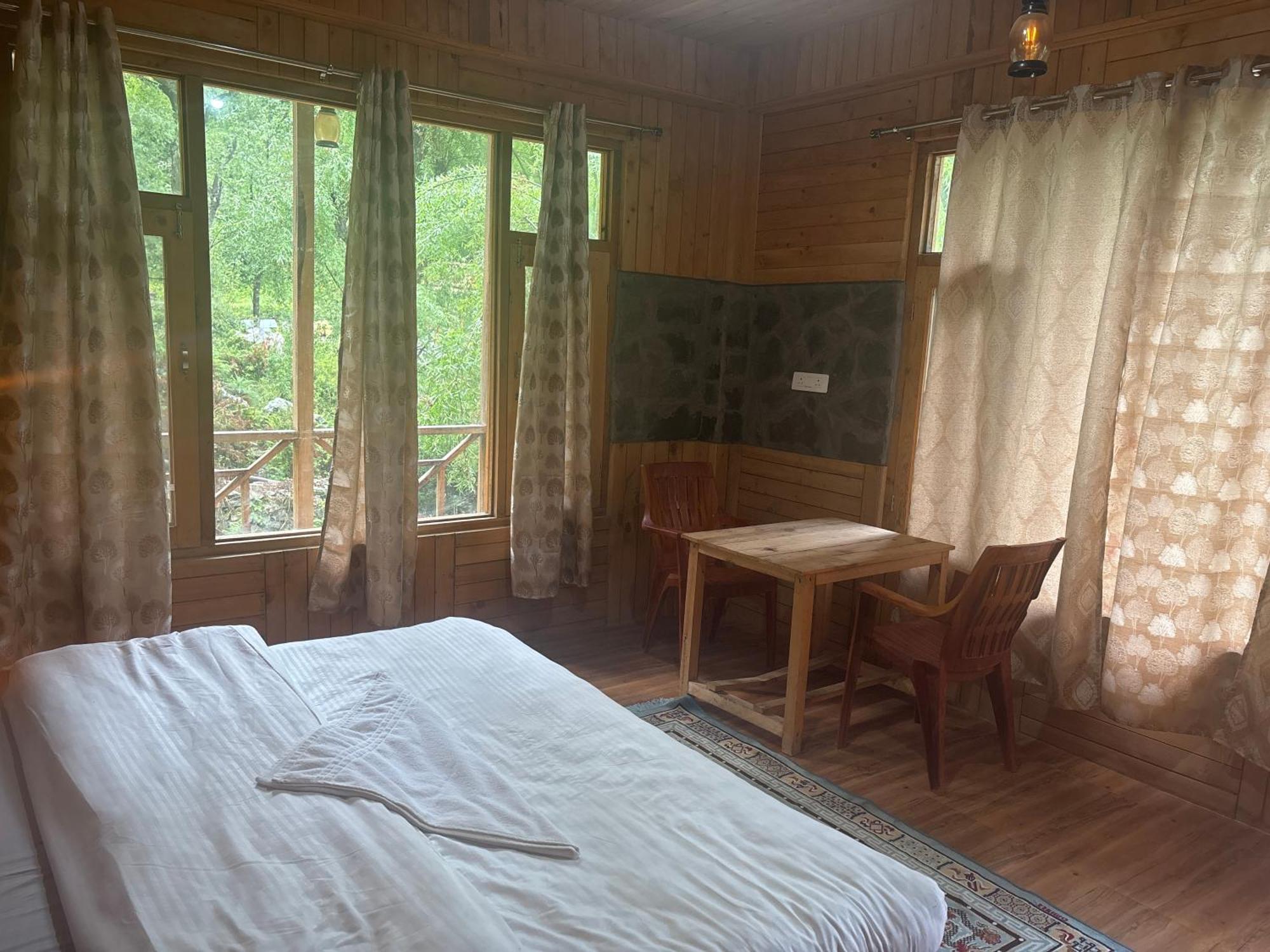 The Cozy Cabin, Jibhi Banjar Bagian luar foto