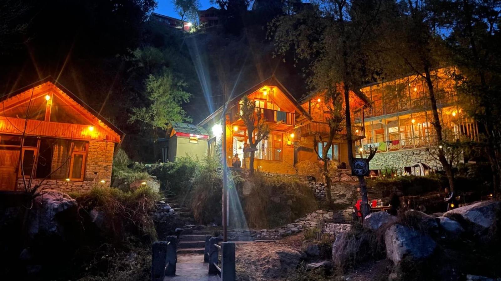The Cozy Cabin, Jibhi Banjar Bagian luar foto